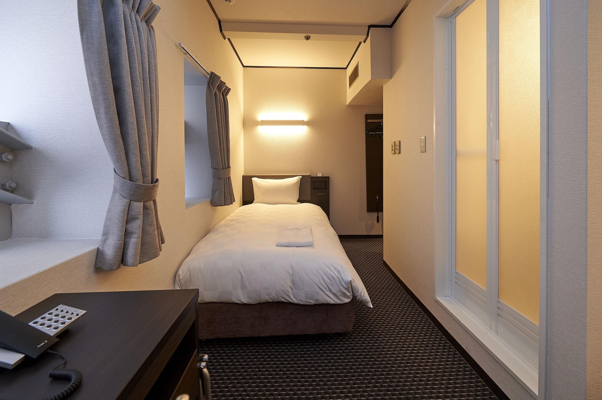 Hotel Consort Shin-Oszaka Kültér fotó