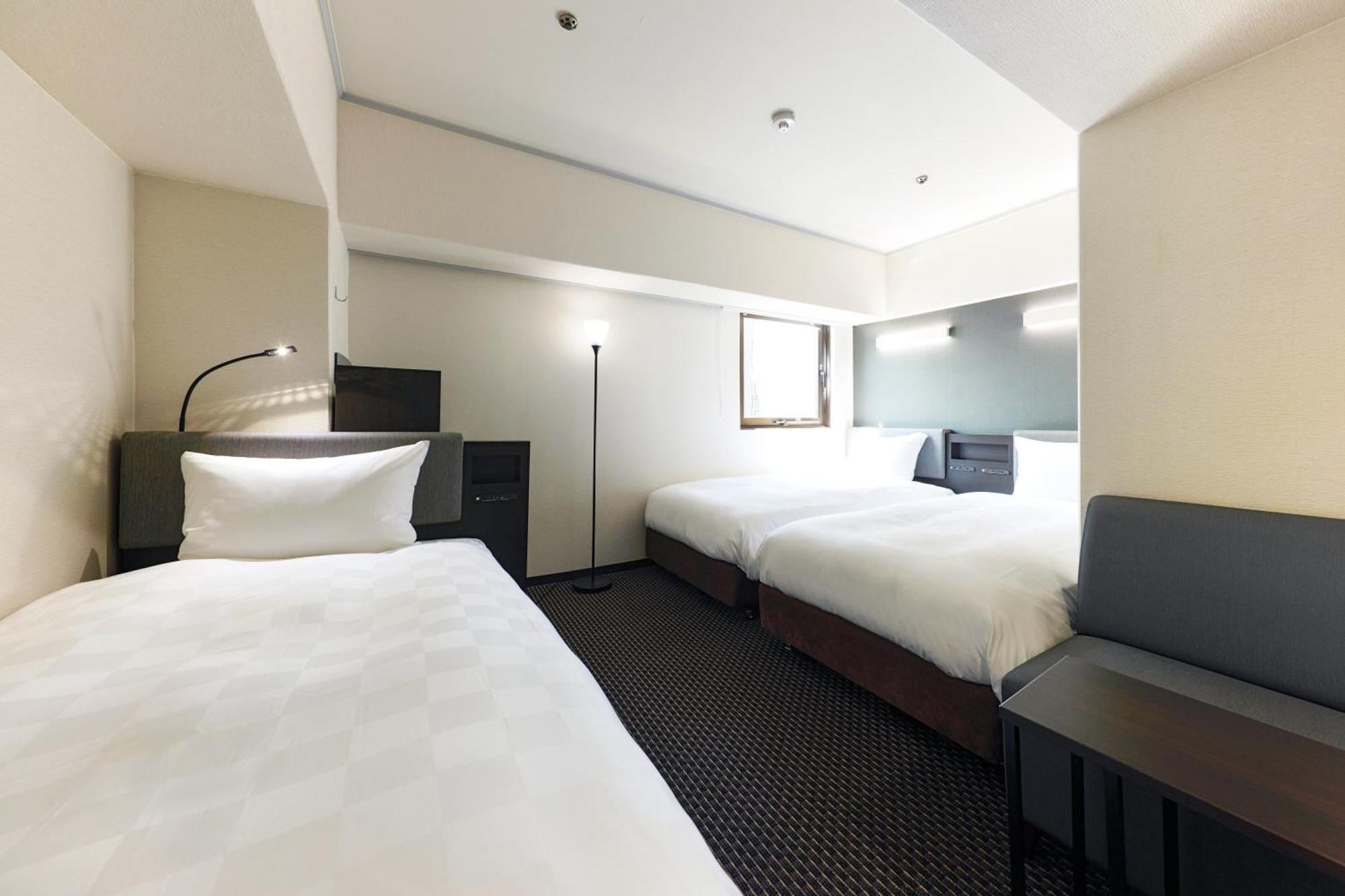 Hotel Consort Shin-Oszaka Kültér fotó
