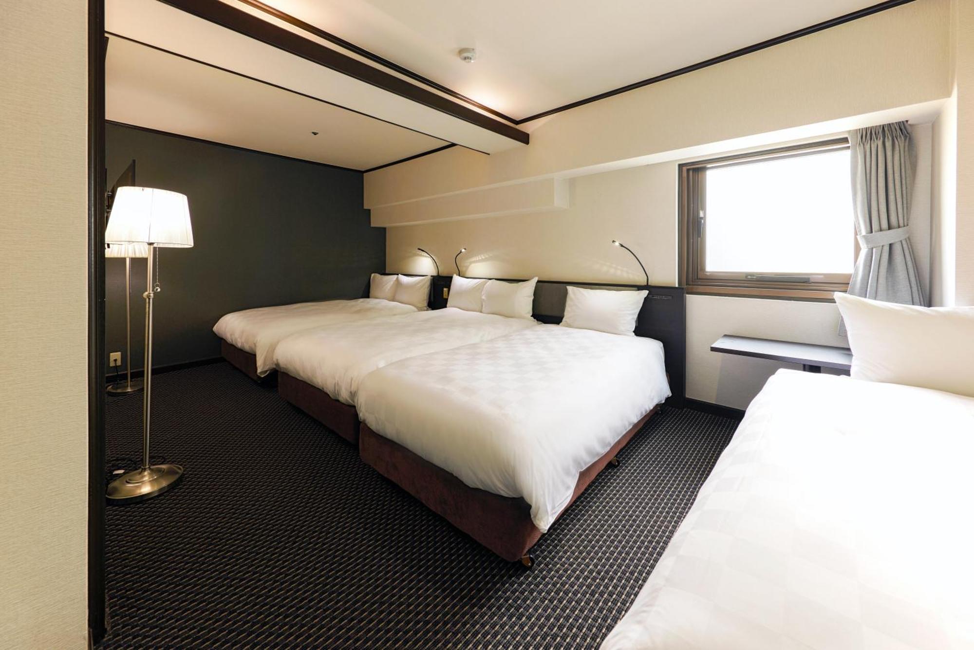 Hotel Consort Shin-Oszaka Kültér fotó